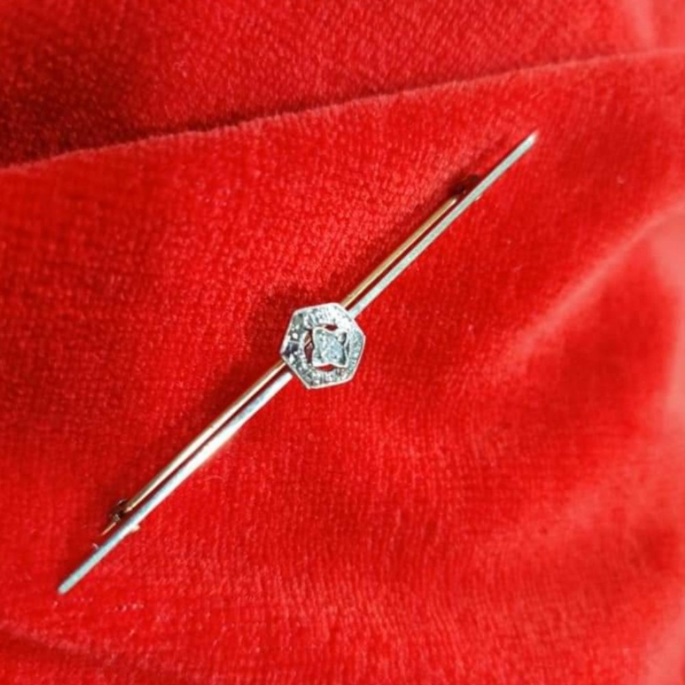 Antique 14K gold Pin brooch with a diamond - Picture 8 of 12